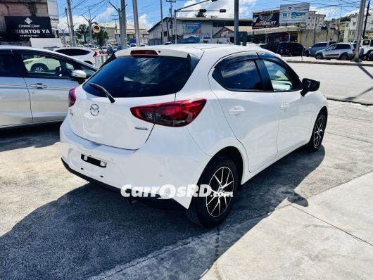 Mazda Demio Carros en venta