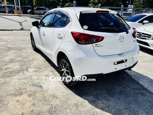 Mazda Demio Carros en venta
