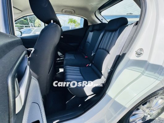 Mazda Demio Carros en venta