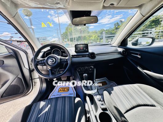 Mazda Demio Carros en venta