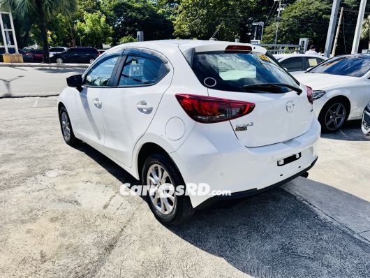 Mazda Demio Carros en venta
