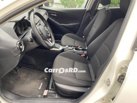 Mazda Demio Carros en venta