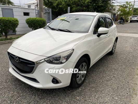 Mazda Demio Carros en venta