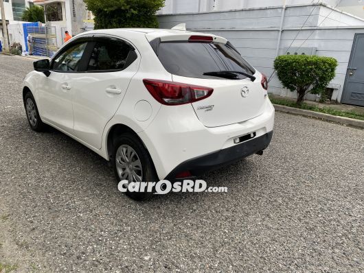 Mazda Demio Carros en venta