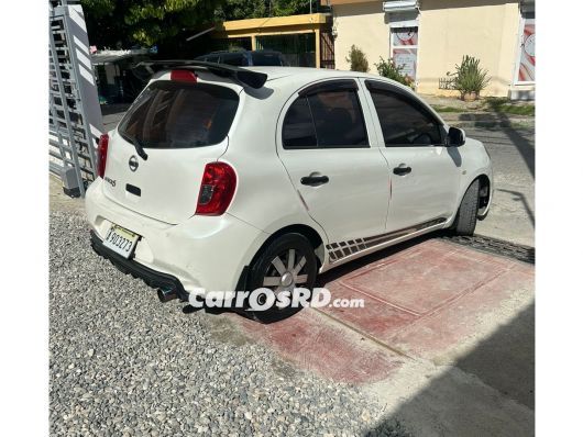 Nissan March Hatchback en venta