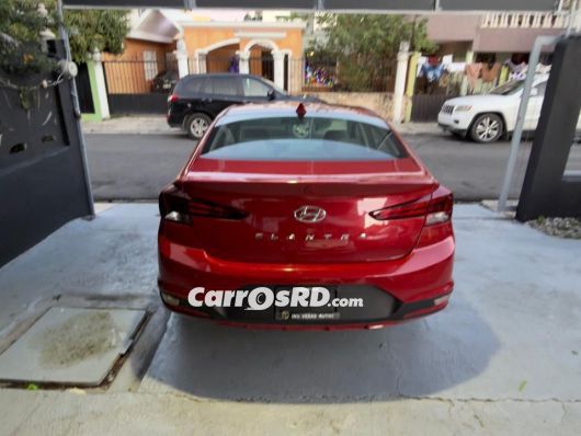 Hyundai Elantra Carros en venta