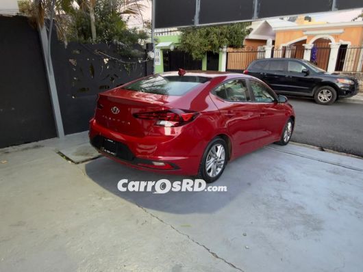 Hyundai Elantra Carros en venta