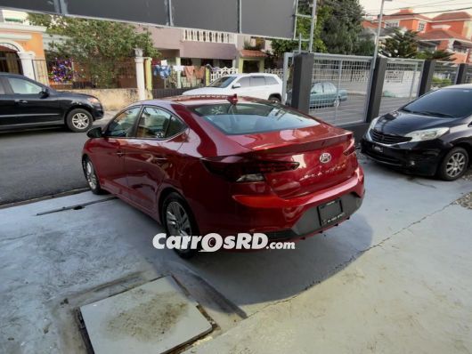 Hyundai Elantra Carros en venta