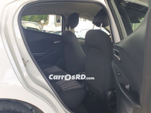 Mazda 2 Carros en venta