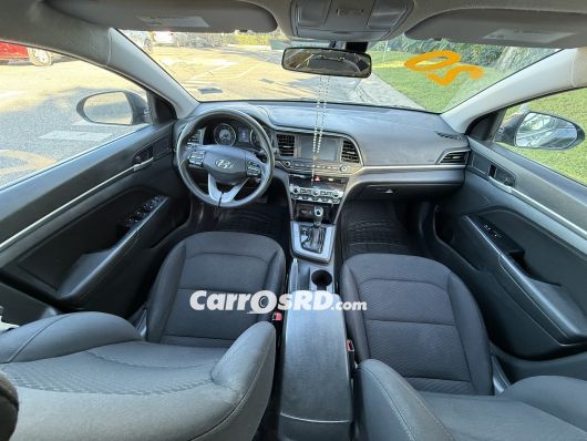 Hyundai Elantra Carros en venta