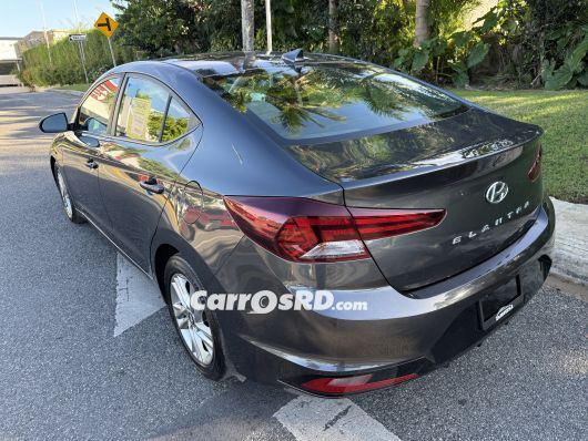 Hyundai Elantra Carros en venta
