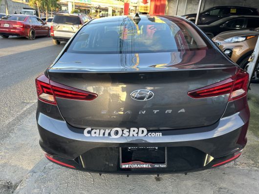 Hyundai Elantra Carros en venta