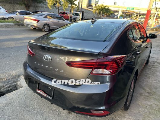 Hyundai Elantra Carros en venta