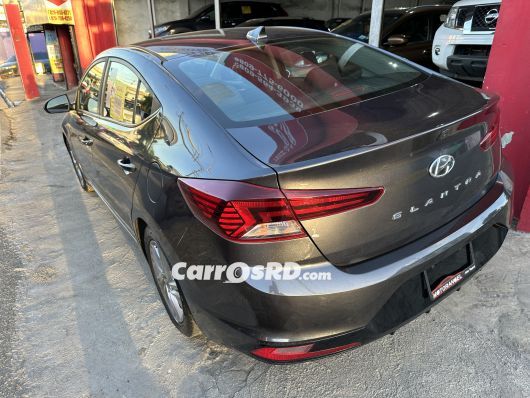 Hyundai Elantra Carros en venta