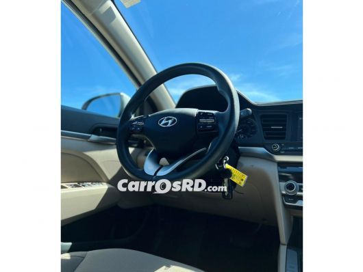 Hyundai Elantra Carros en venta