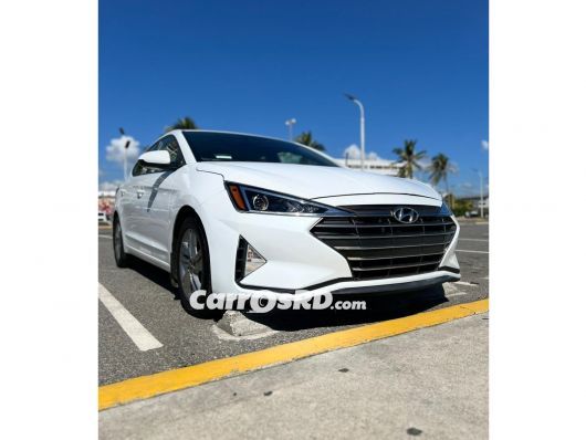 Hyundai Elantra Carros en venta