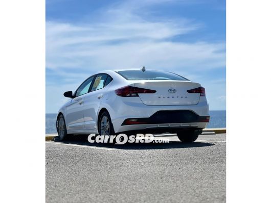 Hyundai Elantra Carros en venta