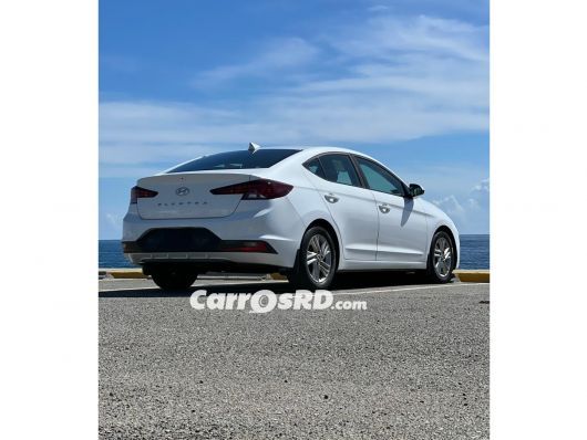 Hyundai Elantra Carros en venta