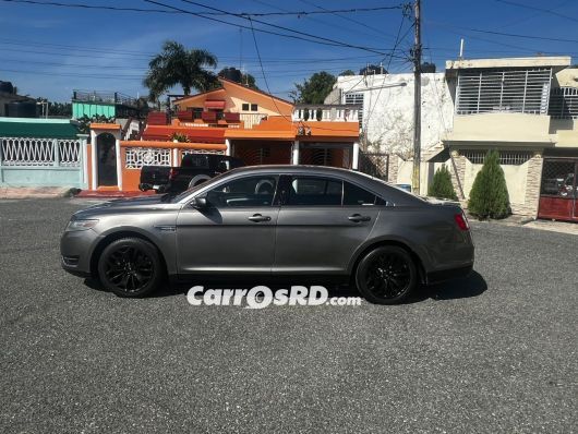 Ford Taurus Carros en venta