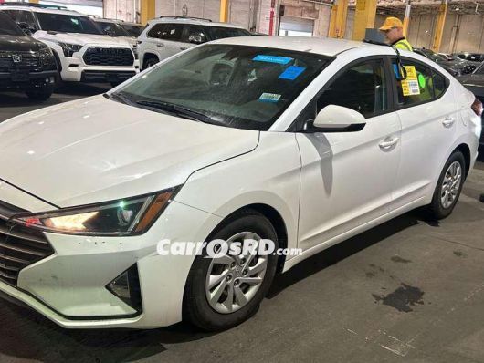 Hyundai Elantra Carros en venta