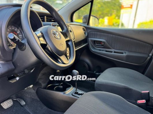 Toyota Vitz Carros en venta