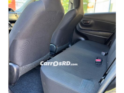 Toyota Vitz Carros en venta