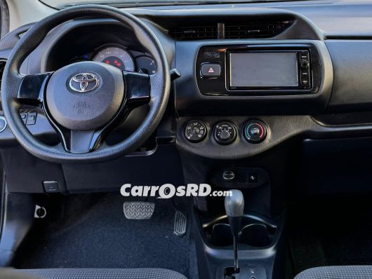 Toyota Vitz Carros en venta