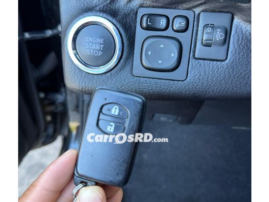 Toyota Vitz Carros en venta