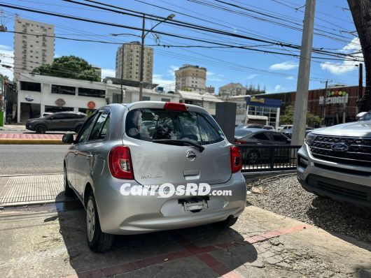 Nissan March Hatchback en venta