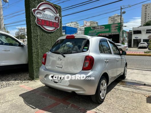 Nissan March Hatchback en venta