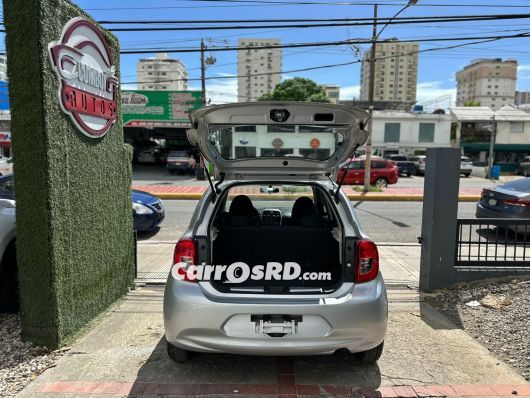 Nissan March Hatchback en venta