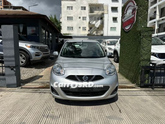 Nissan March Hatchback en venta