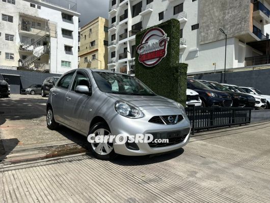 Nissan March Hatchback en venta