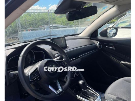 Mazda Demio Carros en venta