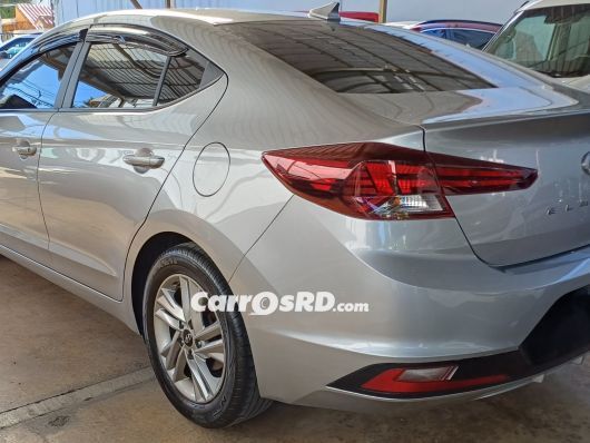 Hyundai Elantra Carros en venta