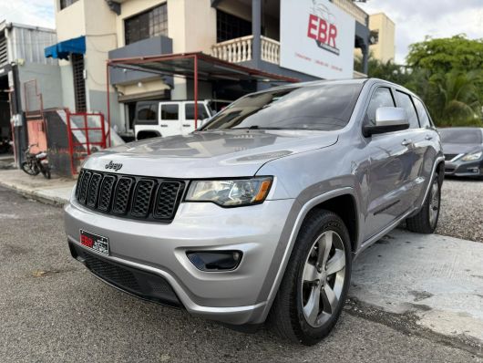 Jeep Grand Cherokee Altitude en venta