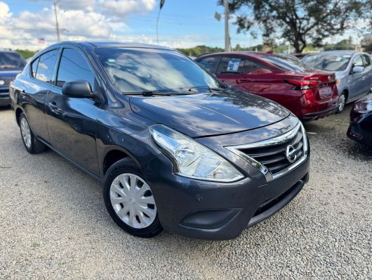 Nissan Versa Básico en venta
