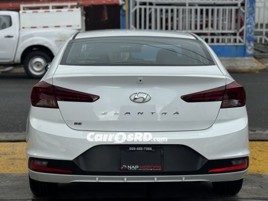 Hyundai Elantra Carros en venta