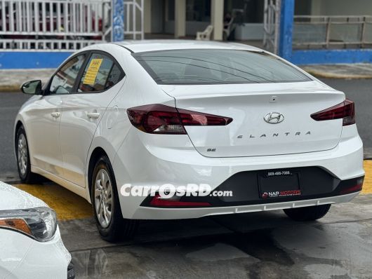 Hyundai Elantra Carros en venta