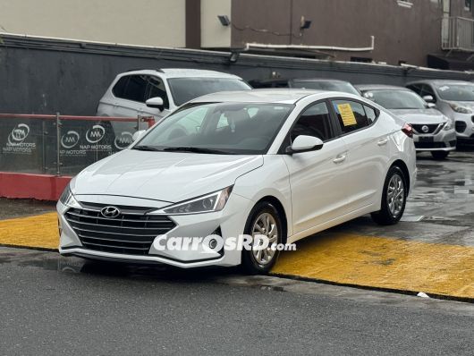 Hyundai Elantra Carros en venta