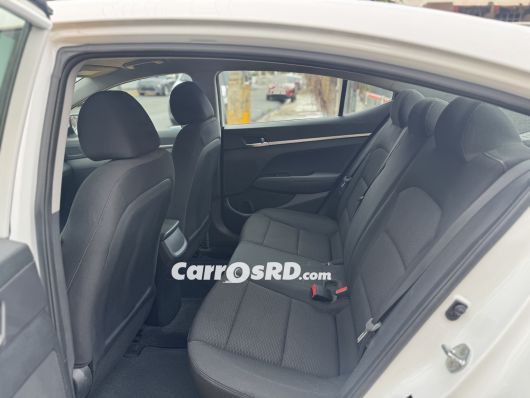 Hyundai Elantra Carros en venta