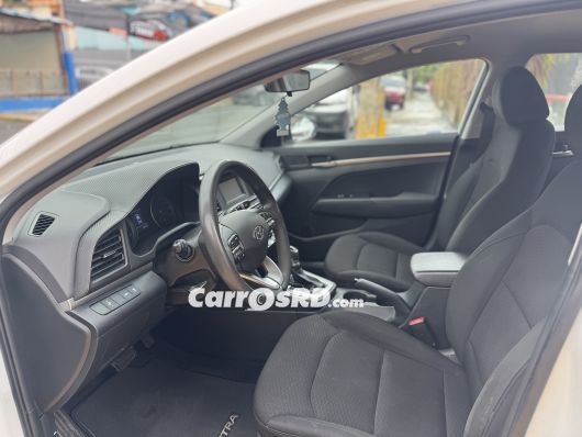 Hyundai Elantra Carros en venta