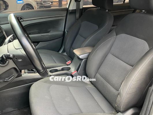 Hyundai Elantra Carros en venta