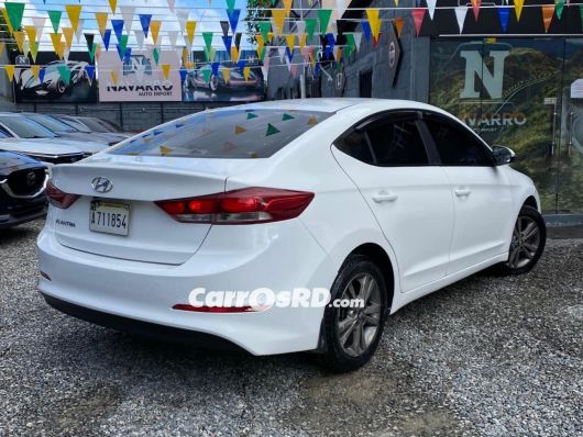 Hyundai Elantra Carros en venta