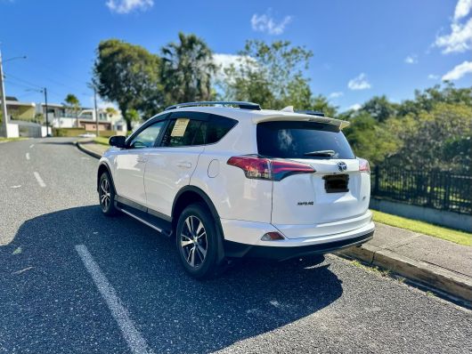 Toyota RAV4 LE