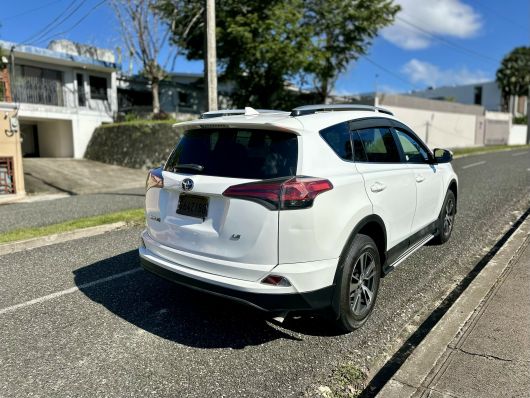 Toyota RAV4 LE