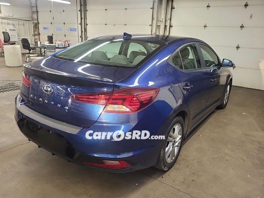 Hyundai Elantra Carros en venta