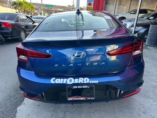 Hyundai Elantra Carros en venta