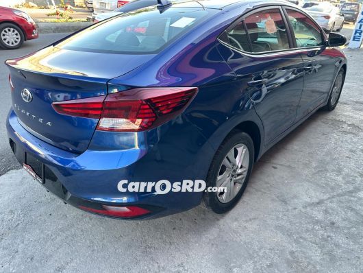 Hyundai Elantra Carros en venta