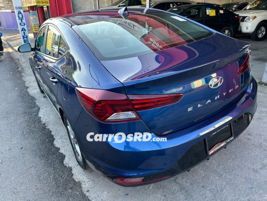 Hyundai Elantra Carros en venta
